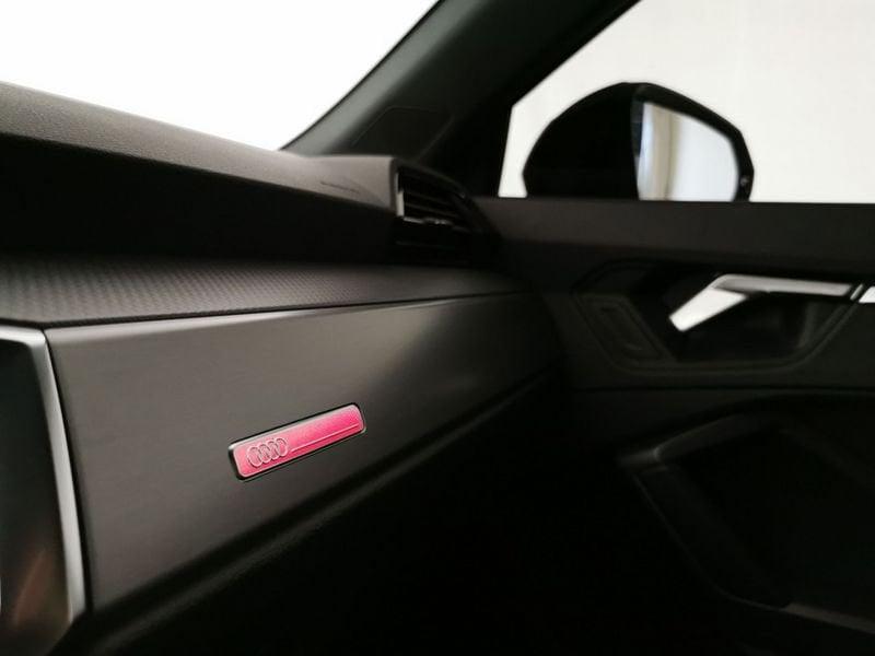 Audi Q3 Sportback 35 2.0 tdi Identity Black s-tronic