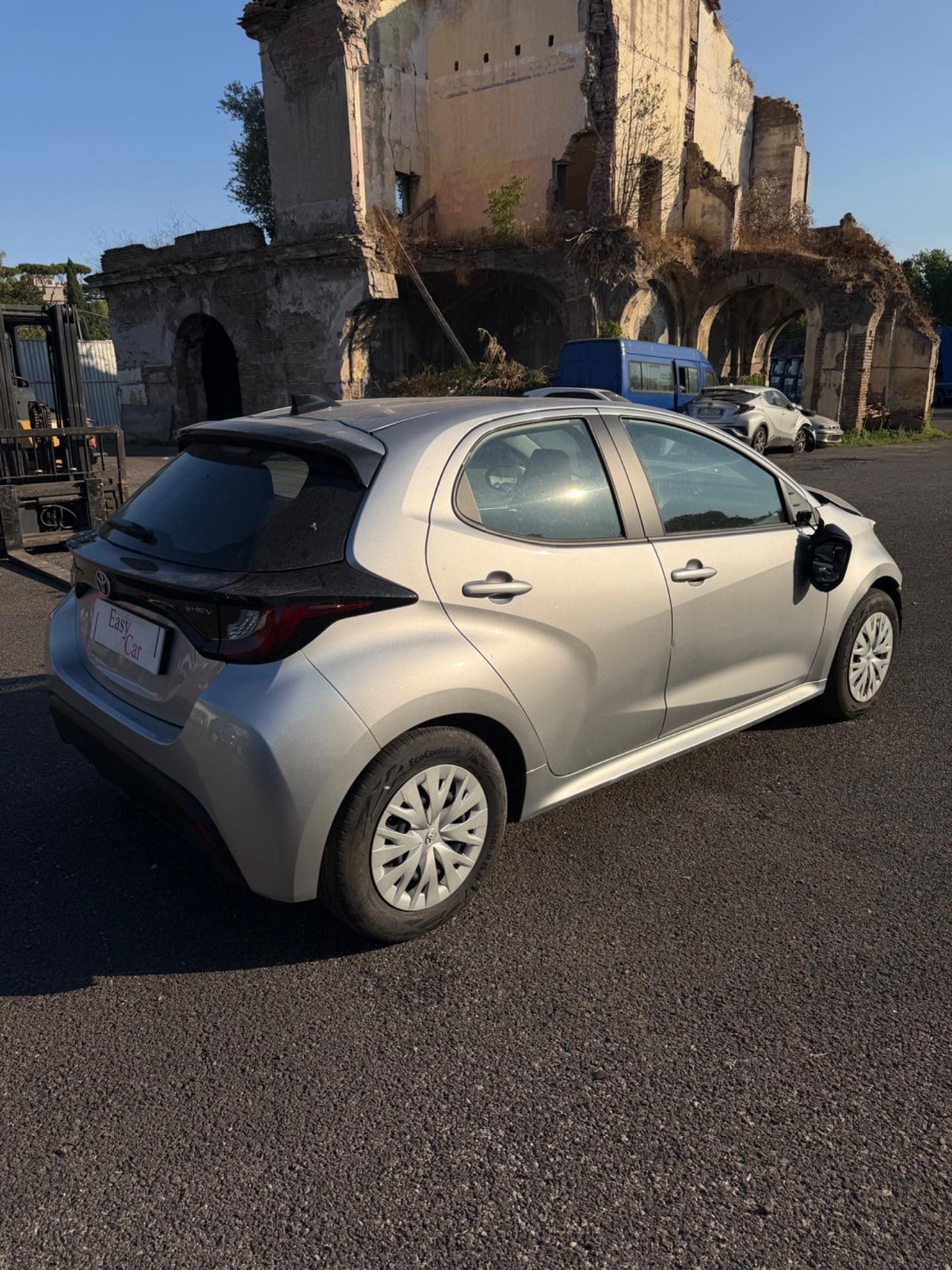Toyota Yaris 1.5 Hybrid SINISTRATA