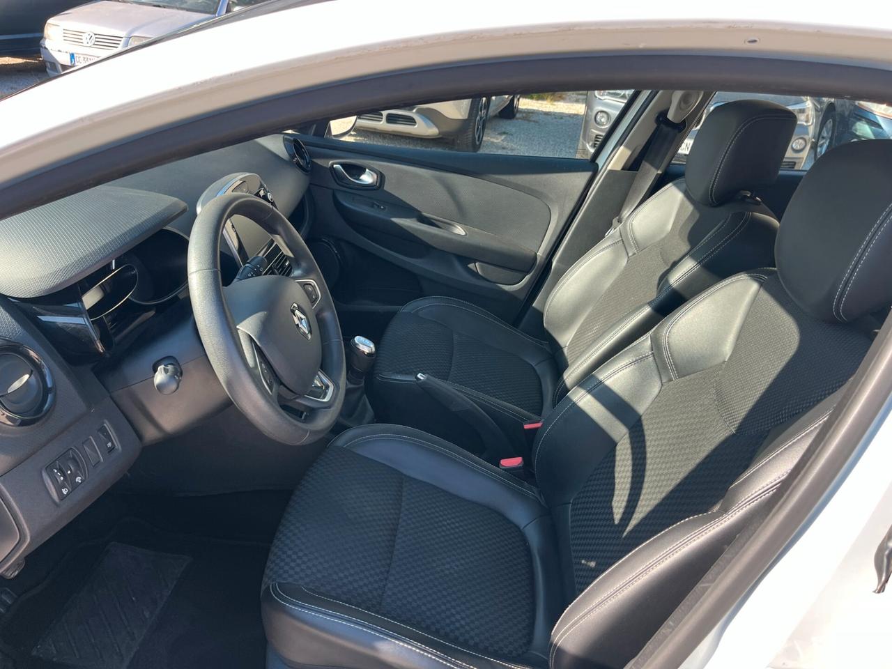 Renault Clio TCe 12V 75 CV 5 porte Moschino Intens