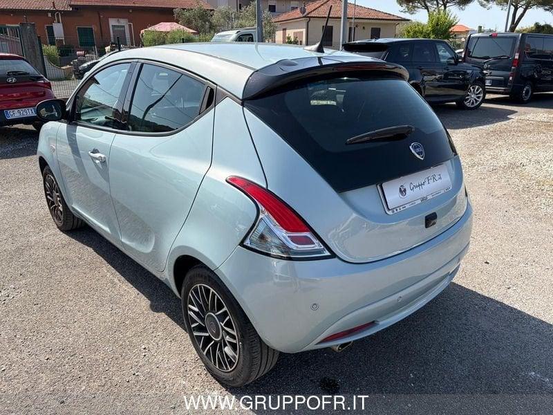 Lancia Ypsilon 1.0 FireFly 70cv Hybrid Platino