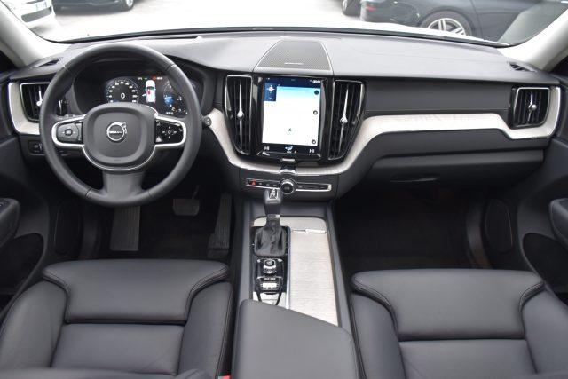 VOLVO XC60 D4 AWD Momentum *TETTUCCIO, PELLE*