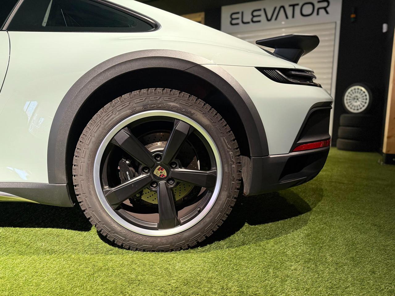 Porsche 911 Coupe 3.0 Dakar auto