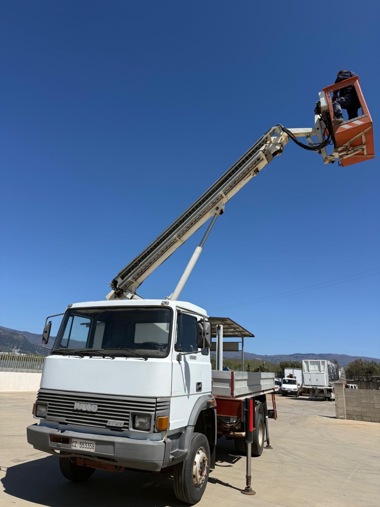 Iveco 115-17 PIATTAFORMA BIZZOCCHI 18 Mt