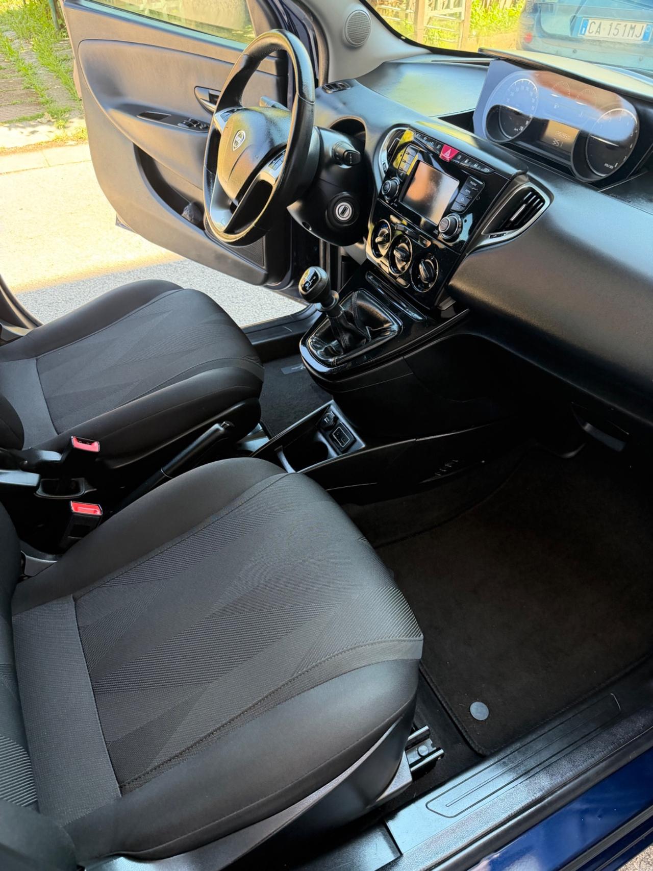 Lancia Ypsilon 1.2 69 CV 5 porte GPL Ecochic Elefantino Blu
