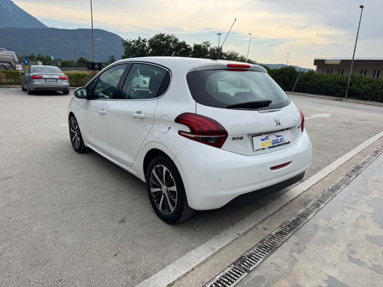 Peugeot 208 PureTech 82 5p. GPL Allure