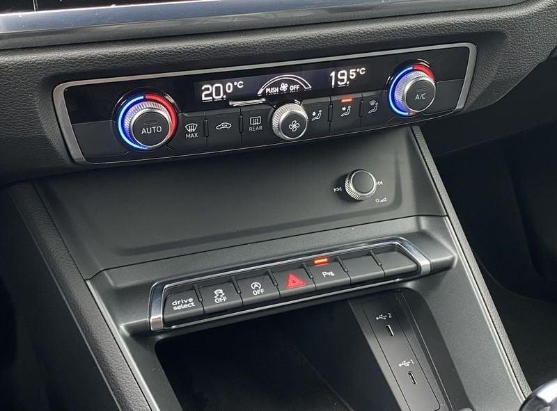Audi Q3 Sportback S Line interno ed esterno 2.0 TDI 150CV s-tronic 35