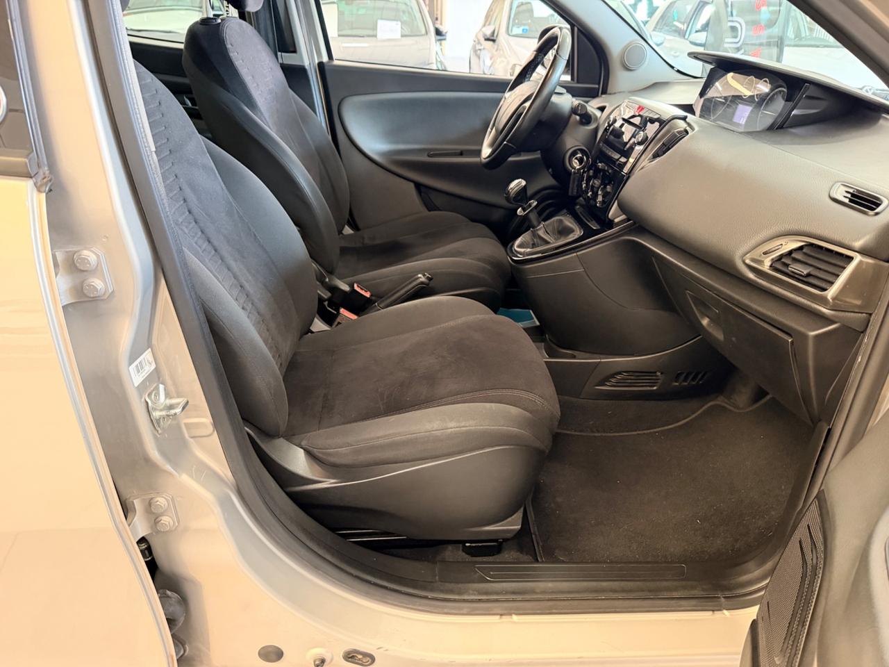 Lancia Ypsilon 0.9 TwinAir 85 CV 5 porte Metano Ecochic Gold