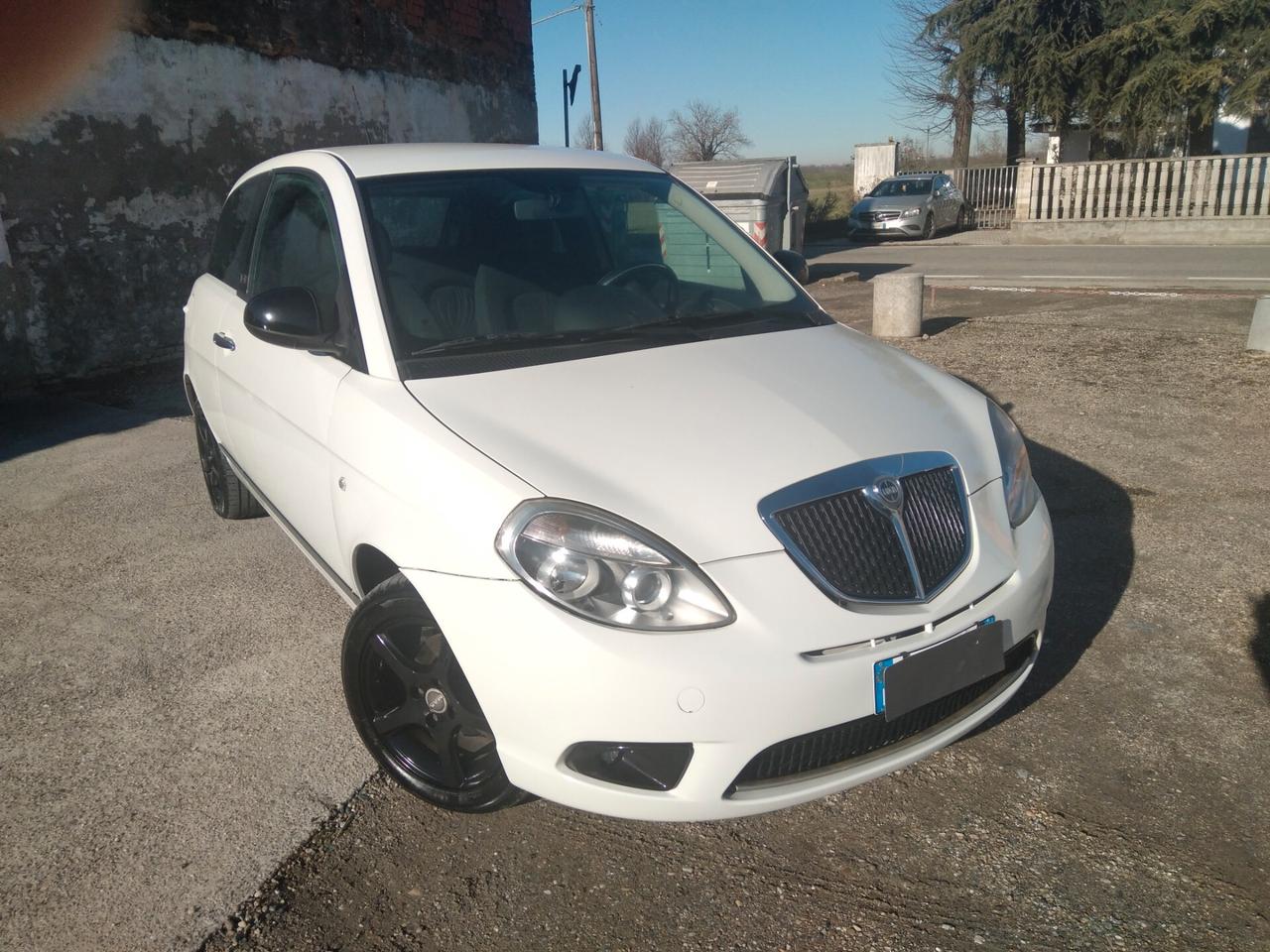 Lancia Ypsilon 1.2 69 CV Diva euro5 x neopatentati