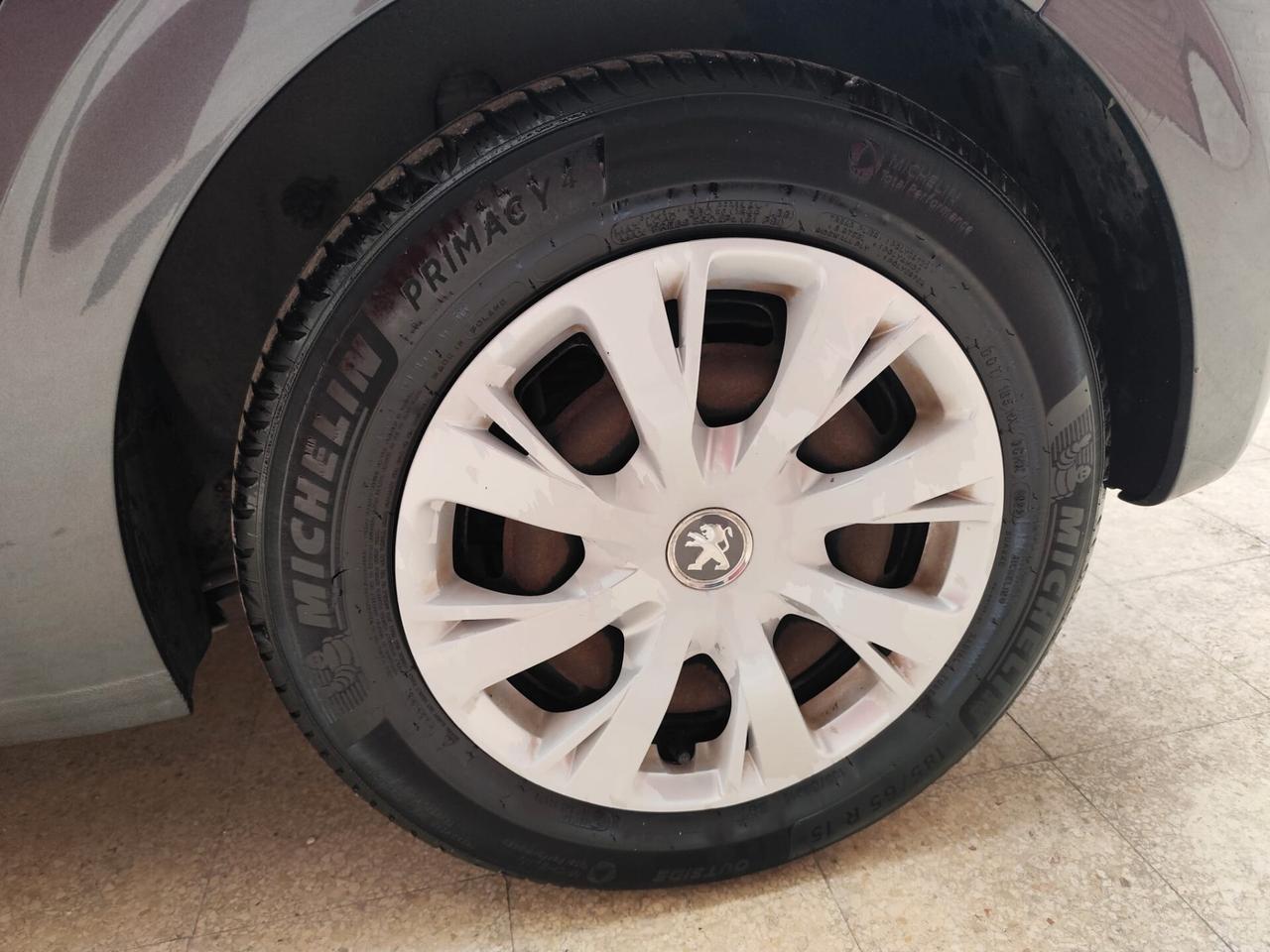 Peugeot 208 1.6 Diesel 75 5 porte Allure