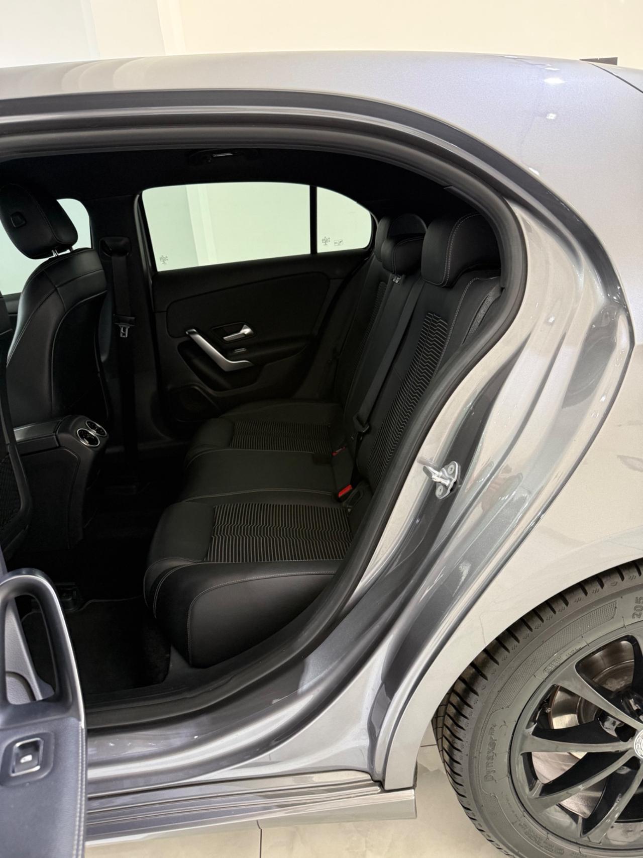 MERCEDES-BENZ A 180 D AUTOMATIC SPORT IVA ESPOSTA
