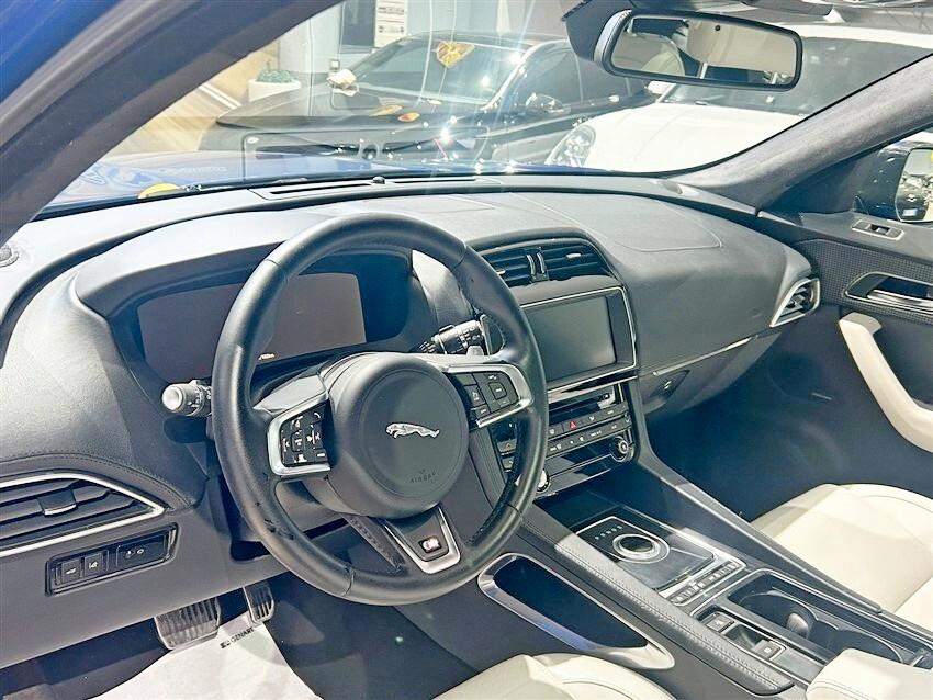 Jaguar F-Pace 3.0 D V6 300 CV AWD aut. S