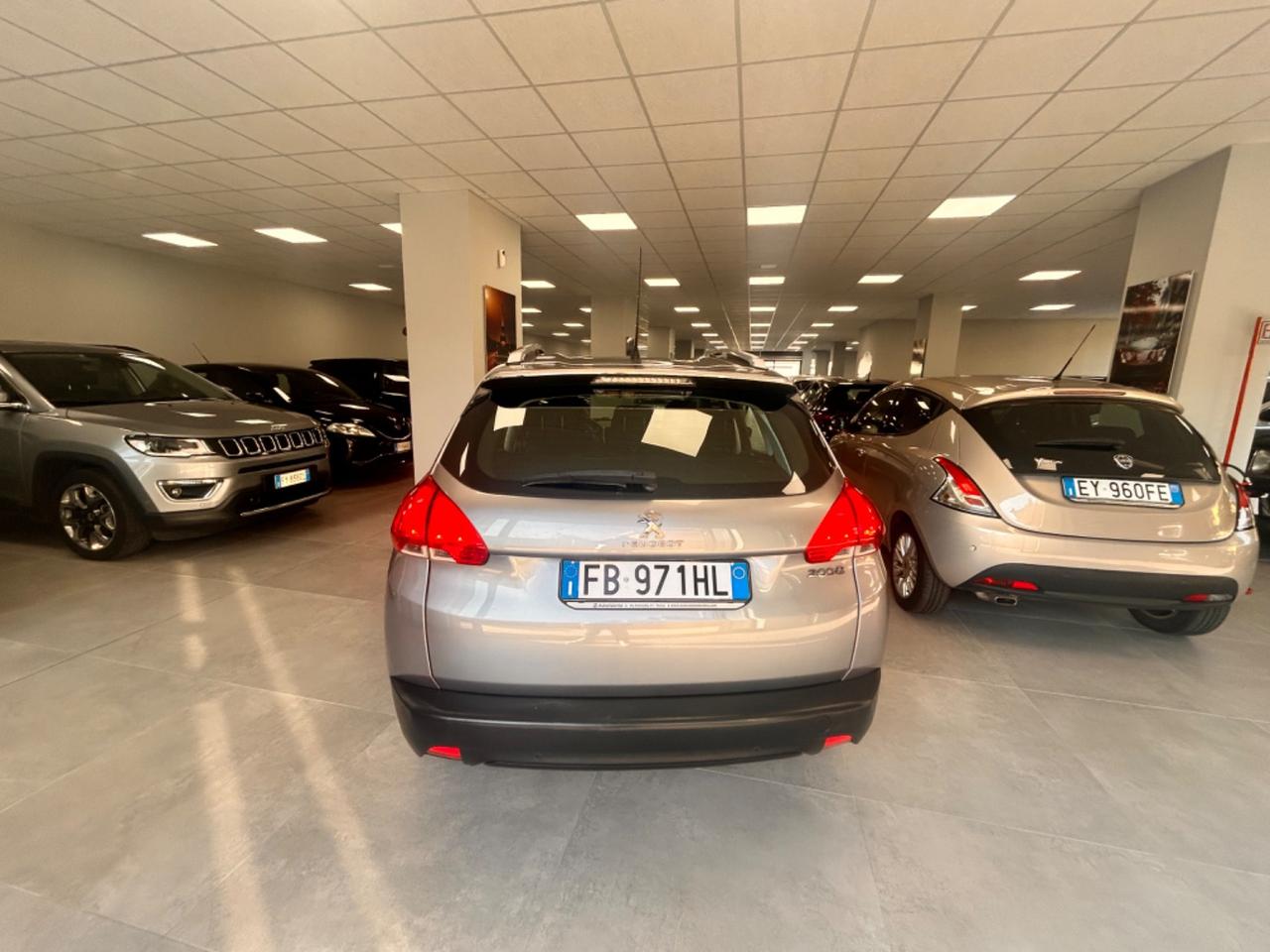 Peugeot 2008 1.2 benzina 82cv 2015 neopatentati