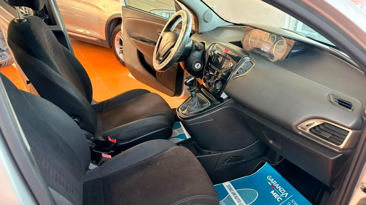 Lancia Ypsilon 1.2 69 CV 5 porte S&S Gold