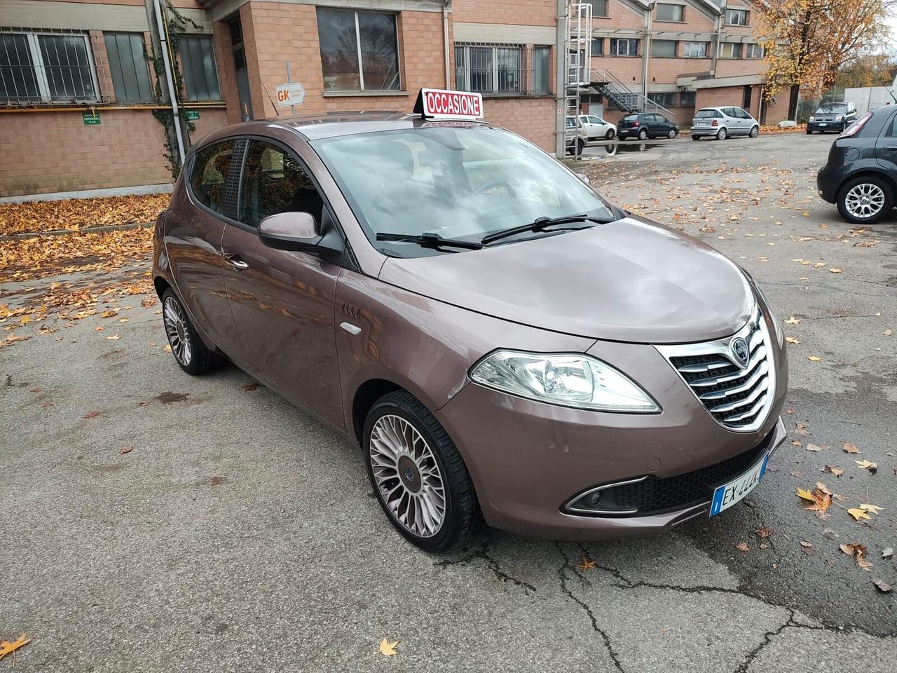 Lancia Ypsilon ELLE 5 PORTE, 1.2 8V 69CV, EURO 6B, OK NEOPATENTATI, GARANZIA L.12 MESI