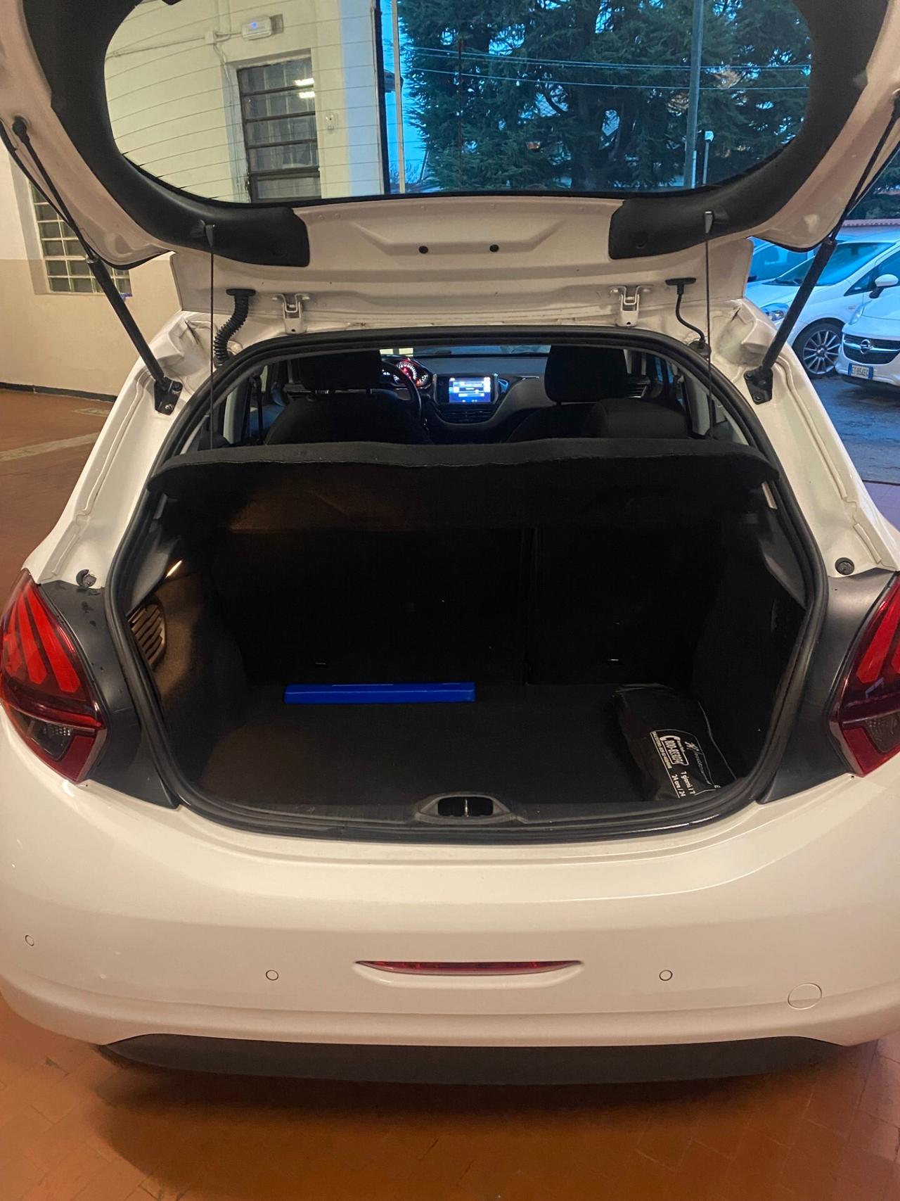 Peugeot 208 PureTech 82 5 porte Allure