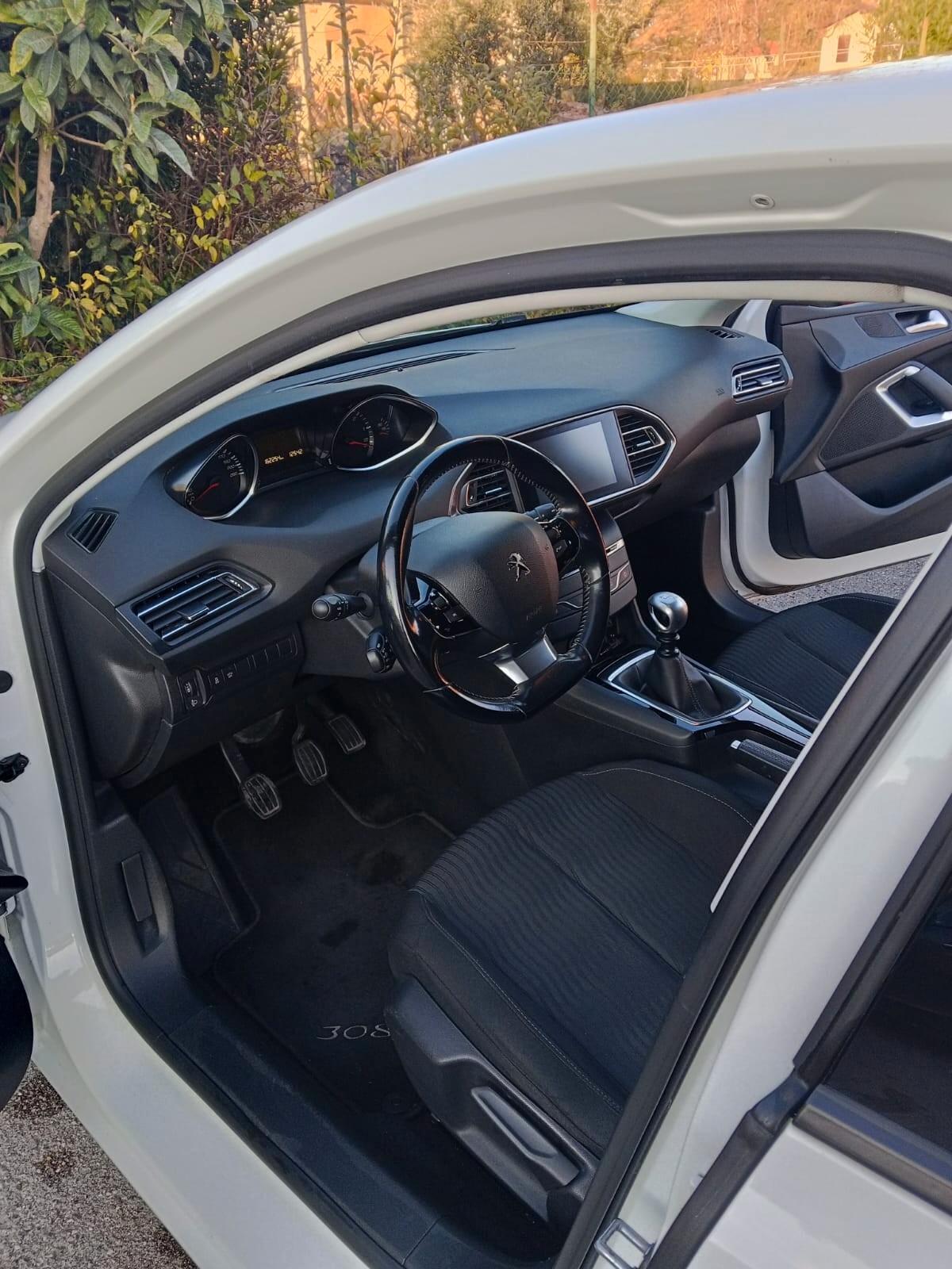 Peugeot 308 BlueHDi 120 S&S Business