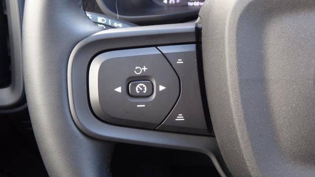 VOLVO XC40 T2 Geartronic Momentum N1 Autocarro