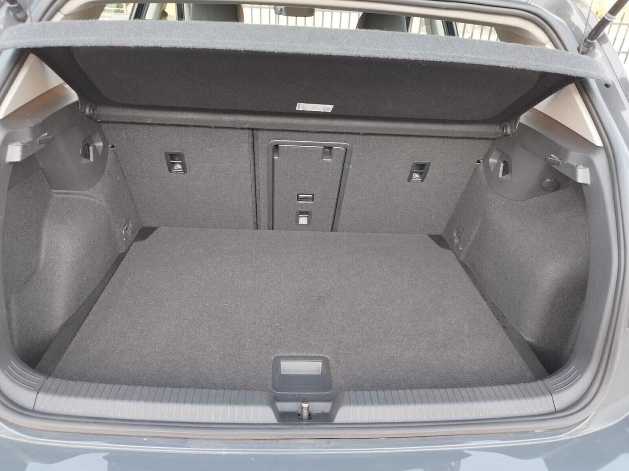 Volkswagen Golf eTSI EVO DSG (ECOBONUS-3000 Euro)
