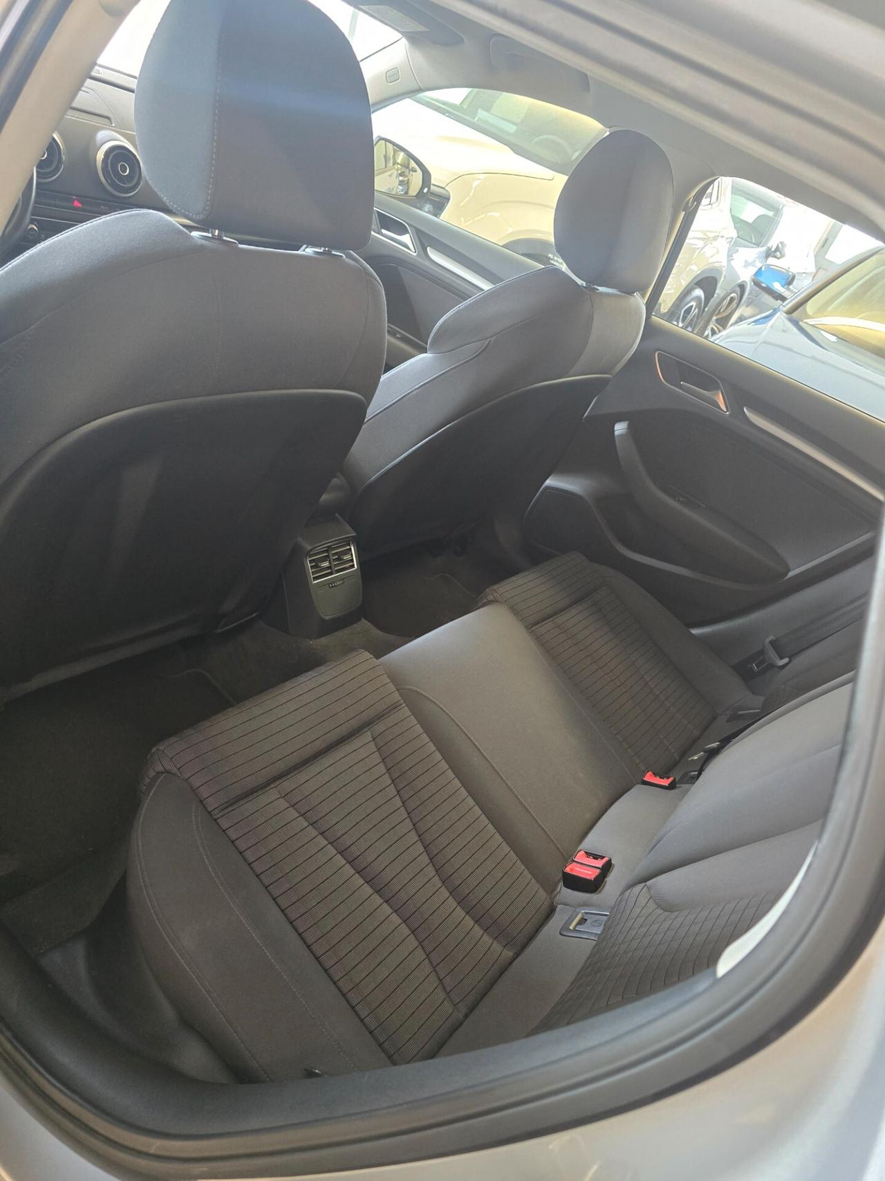Audi A3 1.6 TDI clean diesel S tronic Business