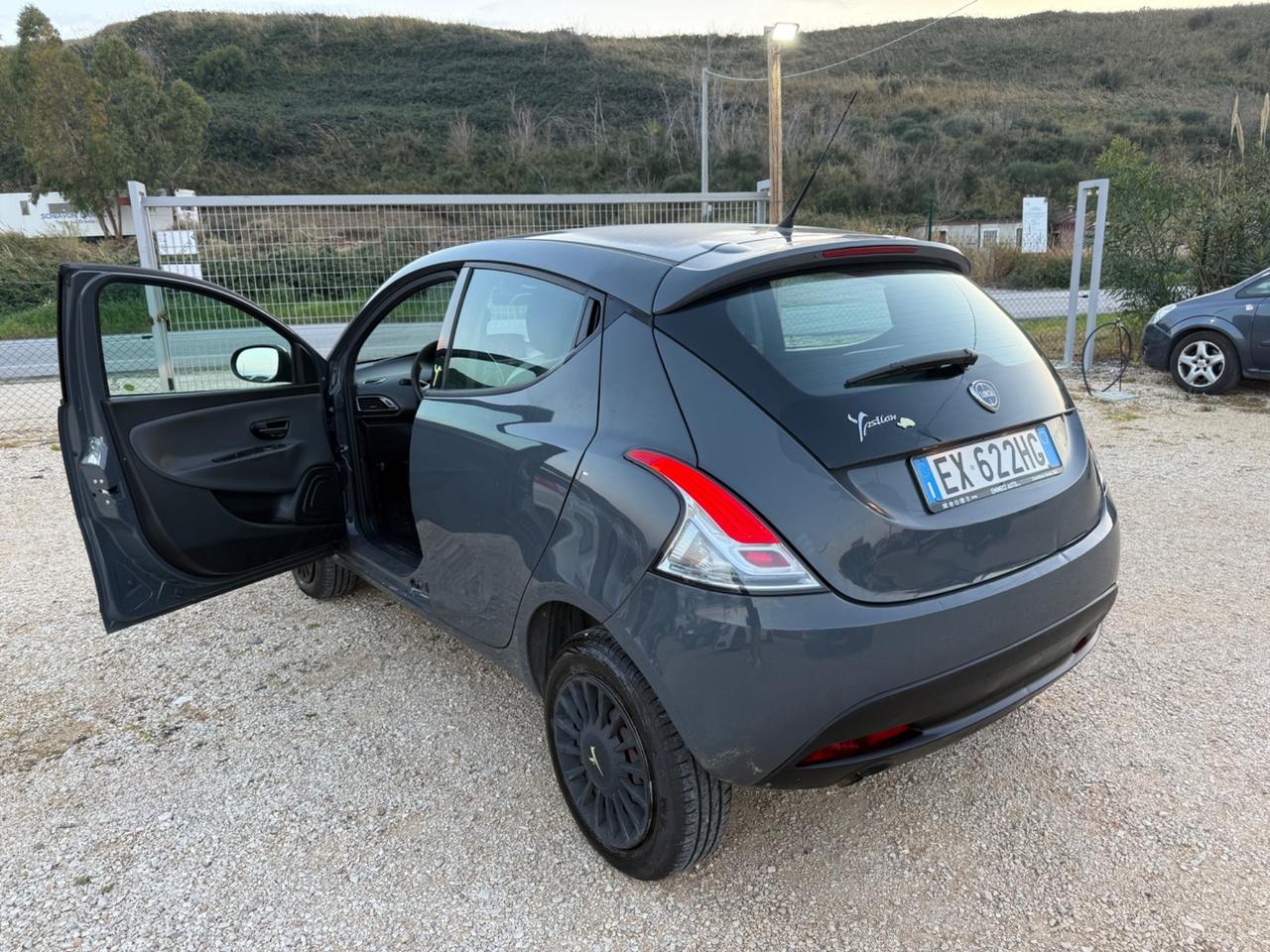 Lancia Ypsilon 2015 0.9 TwinAir Metano PERMUTE