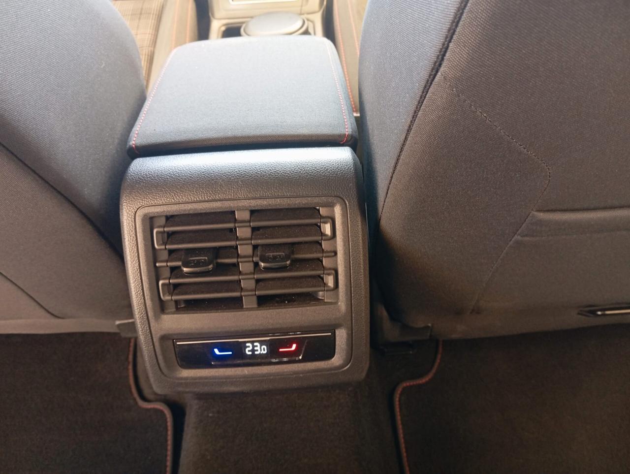 Volkswagen Golf GTI VIII 2.0 TSI