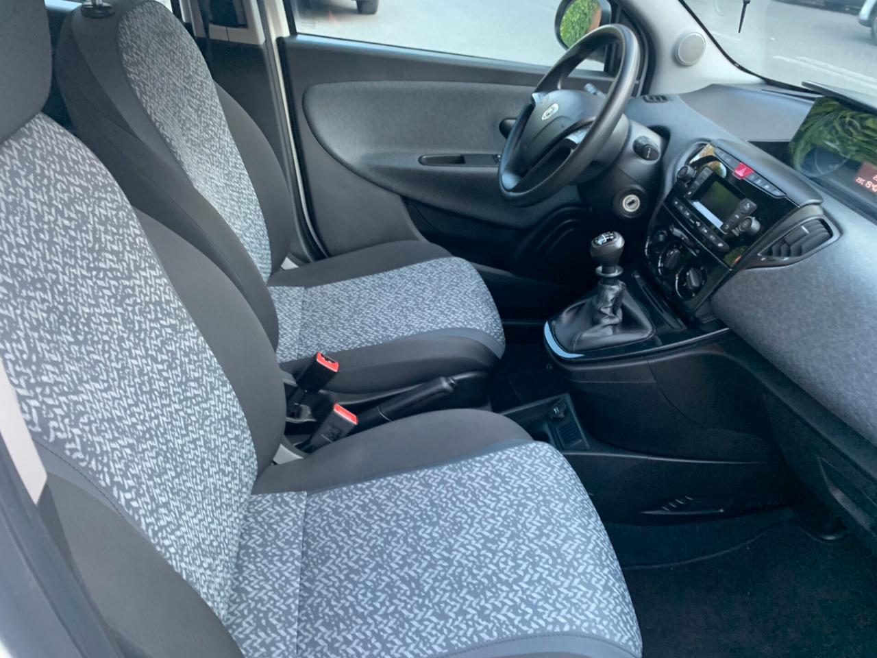 Lancia Ypsilon 1.0 HIBRIDA 2021 KM23980