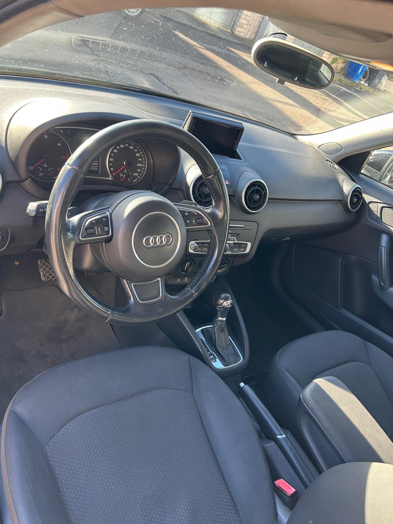 Audi A1 1.4 tdi 90cv S tronic-2015