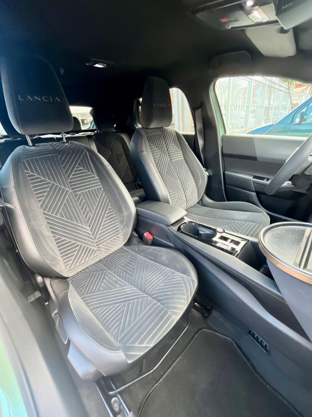Lancia Ypsilon Hybrid e-DCT Edizione Cassina