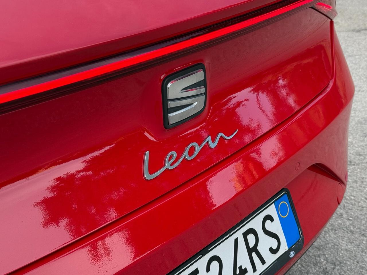 SEAT Leon 2021 2.0 TDI 115cv cambio manuale