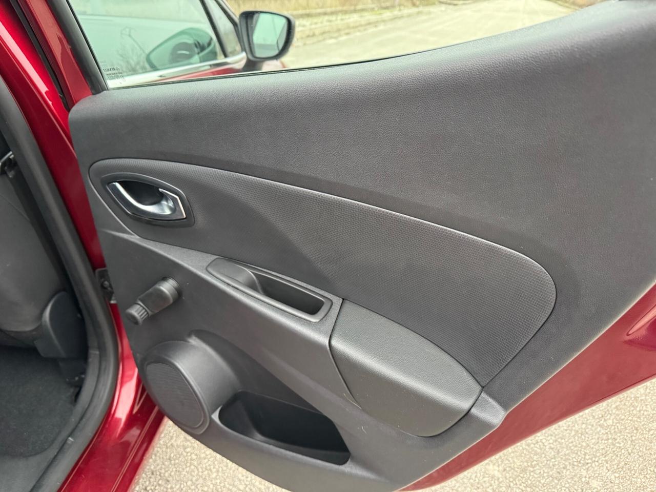 Renault Clio dCi 8V 75 CV 5 porte Moschino Life