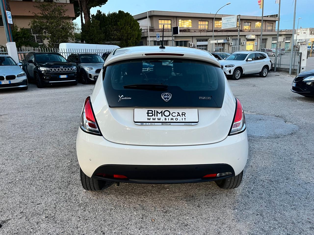 Lancia Ypsilon 1.0 FireFly 5 porte S&S Hybrid Ecochic Silver