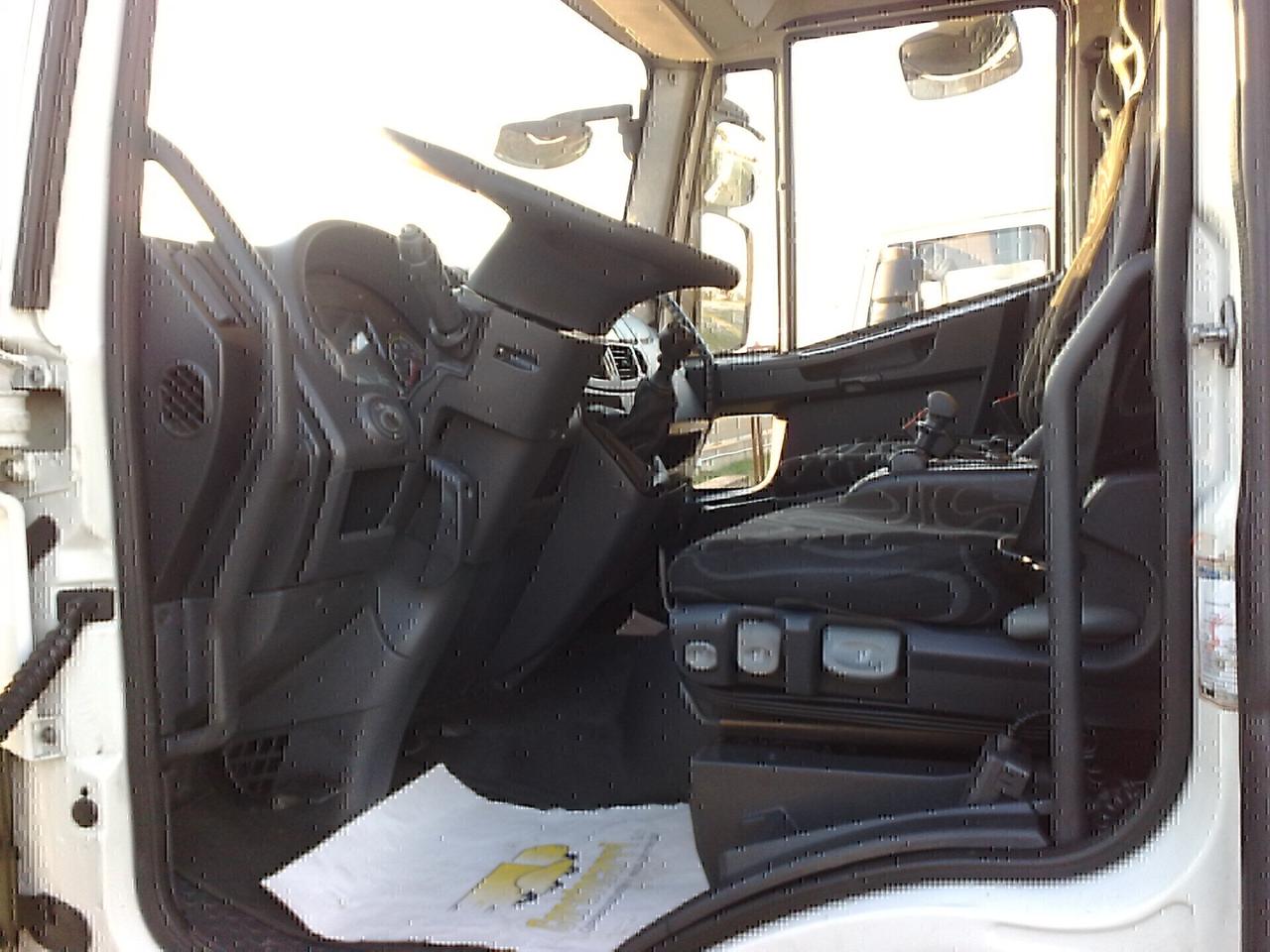 Iveco Eurocargo 75E18 Cassone fisso con grù - 2010