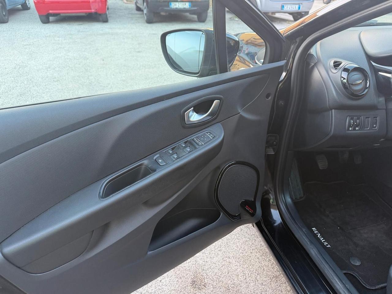 Renault Clio dCi 8V 90 CV 5 porte Moschino Zen