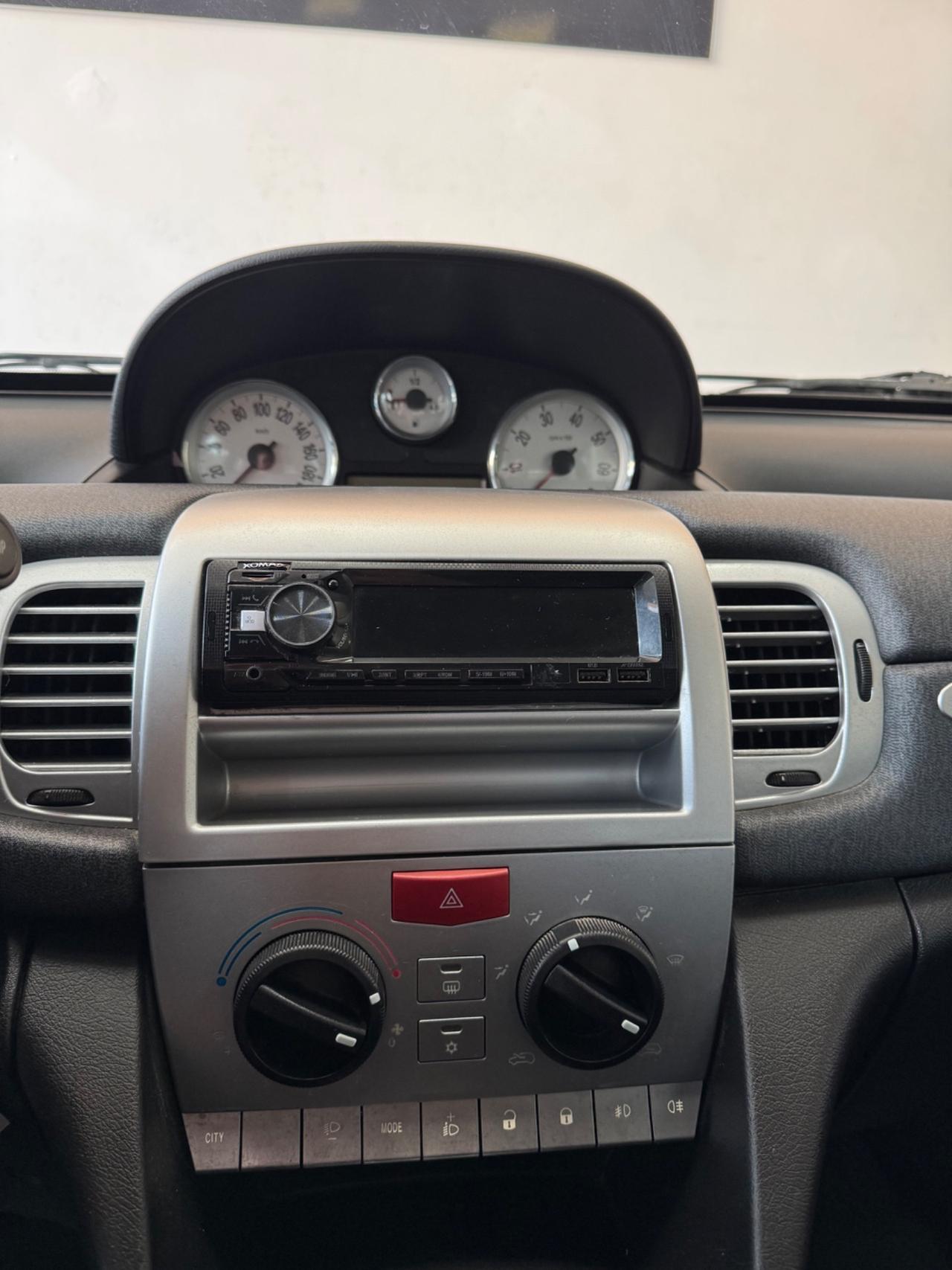 Lancia Ypsilon 1.2 69 CV Unyca