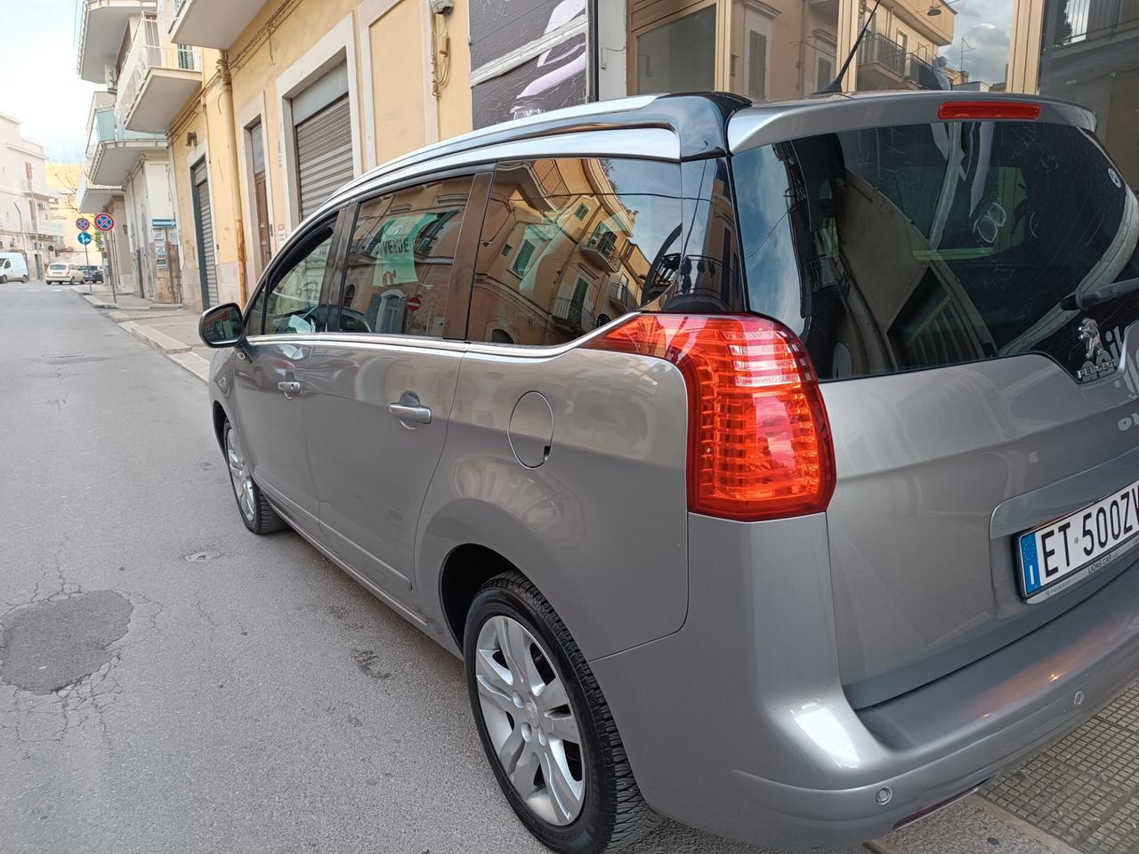 Peugeot 5008 1.6 HDi 115CV ALLURE 7 POSTI TETTO NAVI CAMERA