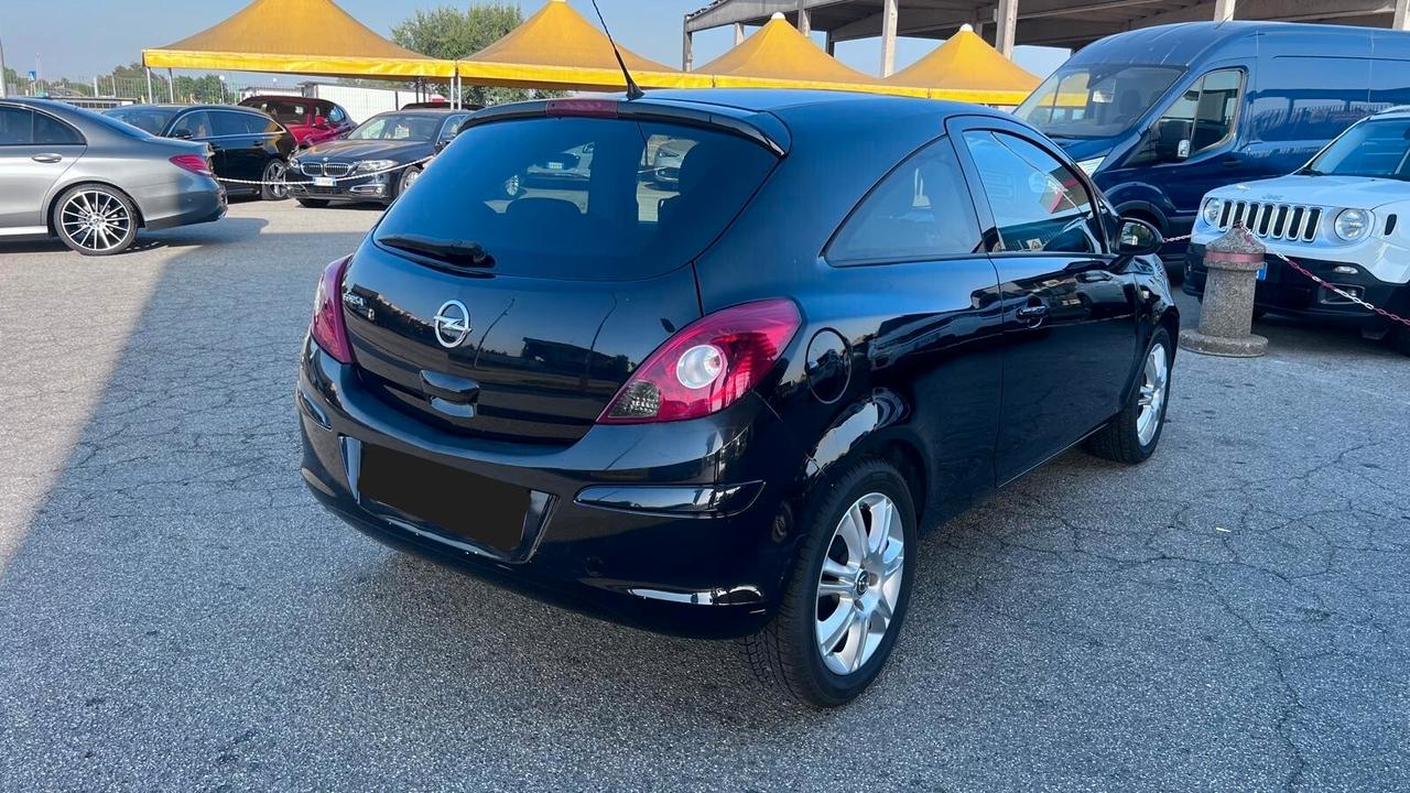 Opel Corsa 1.2 3 porte Club