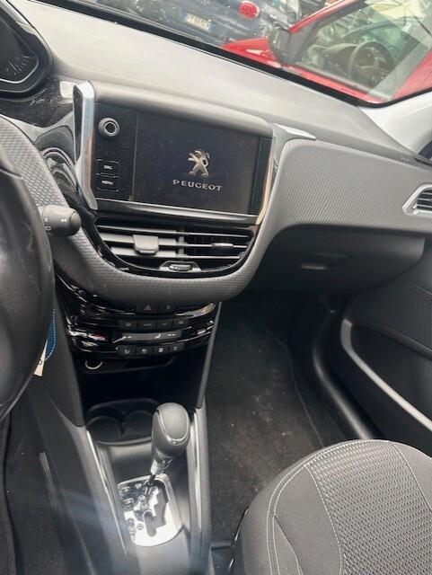 PEUGEOT 208 AUTOMATICA CON SOLI 20 MILA KM!