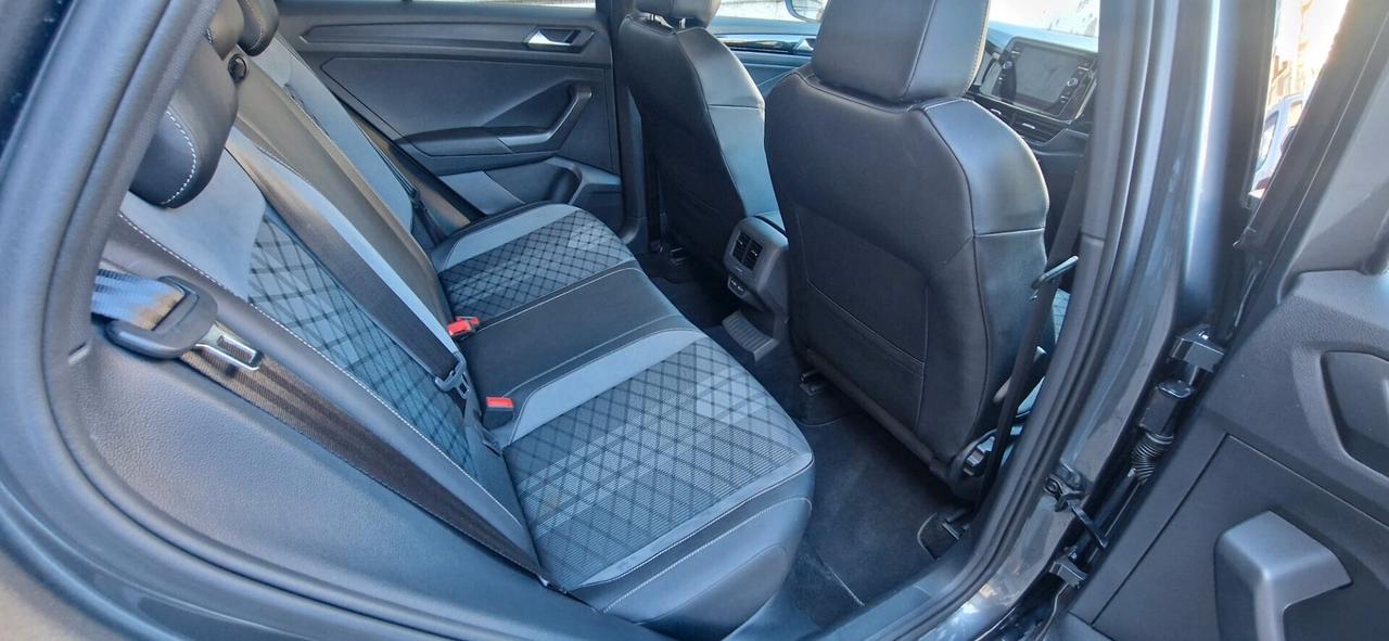 Volkswagen T-Roc 1.5 TSI ACT DSG R-Line