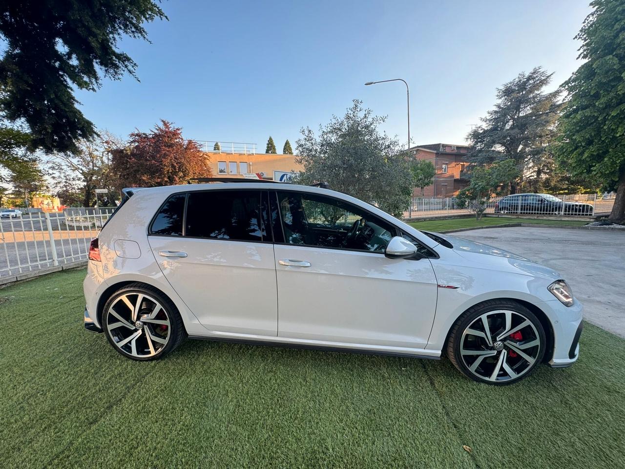 Volkswagen Golf GTI Golf 2.0 TSI GTI