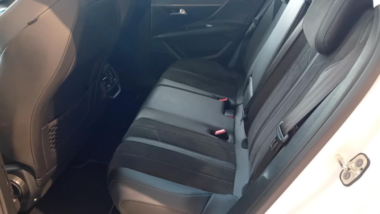 Peugeot 3008 BlueHDi 130 S&S EAT8 Crossway