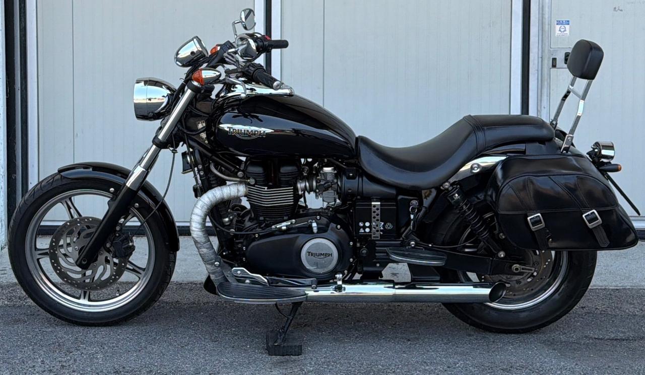 Triumph SpeedMaster 900