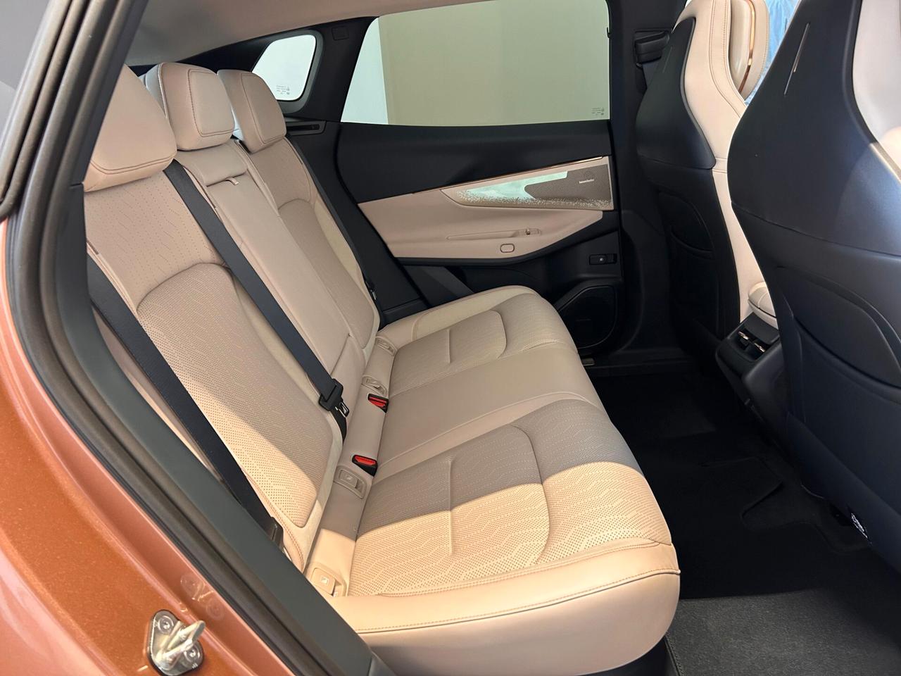 Lynk&co 08 PHEV More