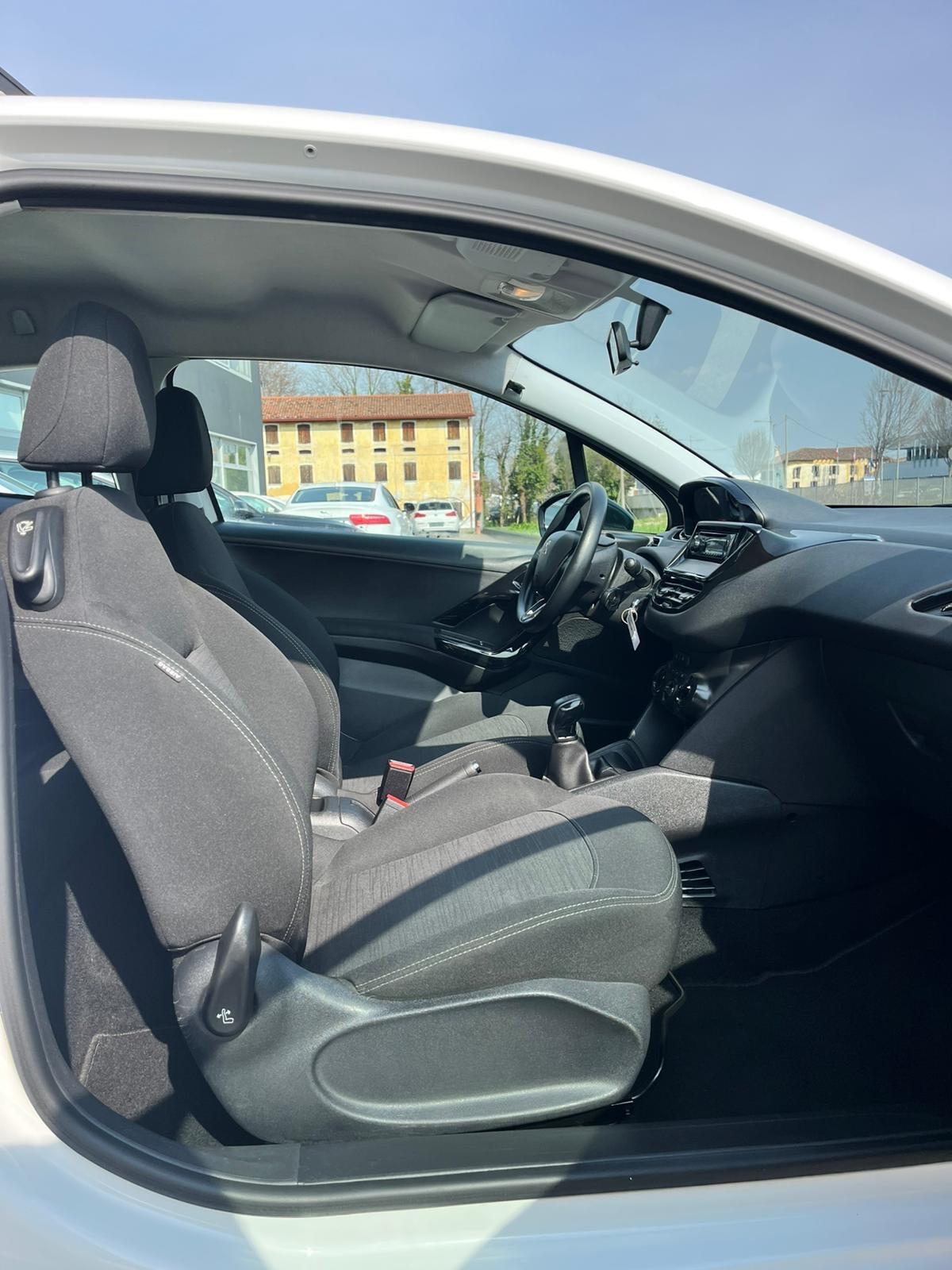 Peugeot 208 Neopatentati