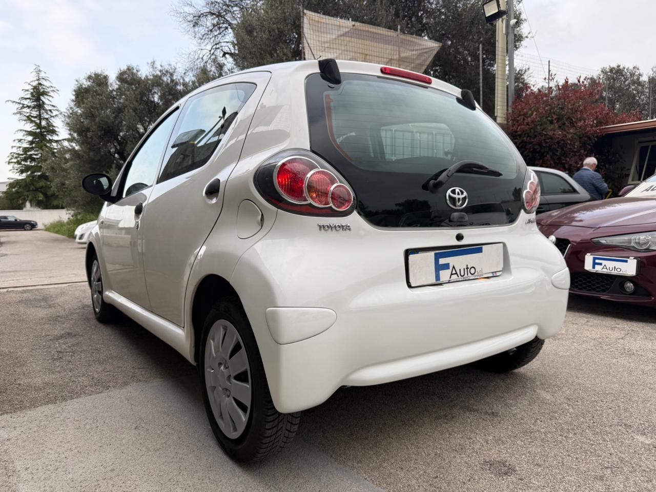 Toyota Aygo 1.0 12V VVT-i 5 porte,Clima,Radio,ecc.