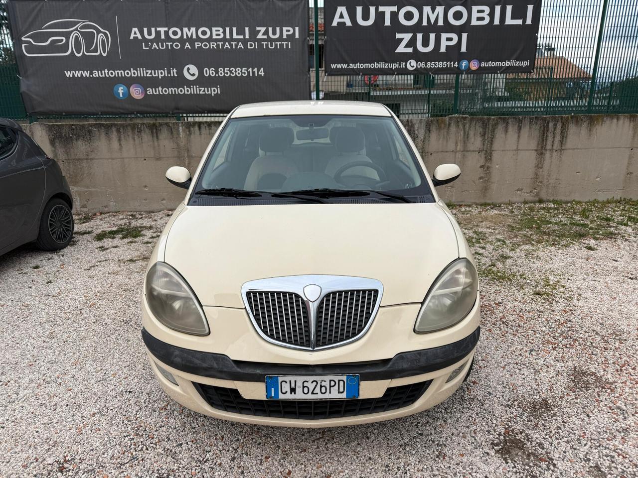 LANCIA YPSILON *ADATTA PER NEOPATENTATI