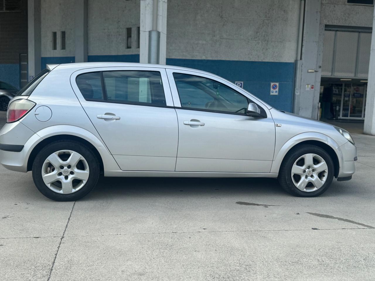 Opel Astra 1.4 16V Twinport 5 porte Enjoy