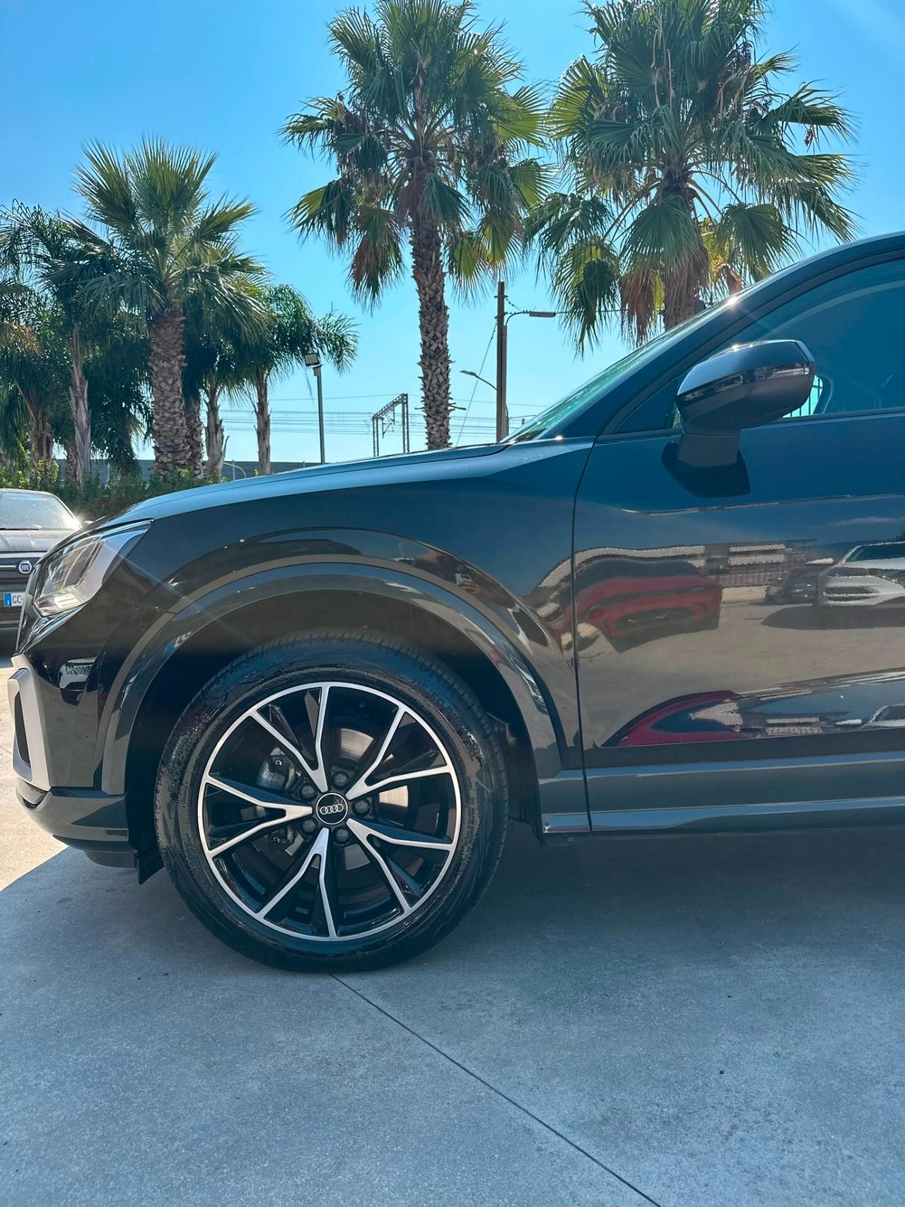 Audi Q2 35 TDI quattro S tronic Business