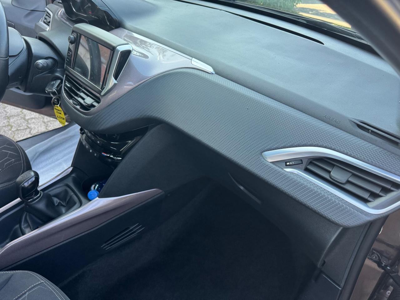 Peugeot 2008 1.6 e-HDi 92 CV neopatentati