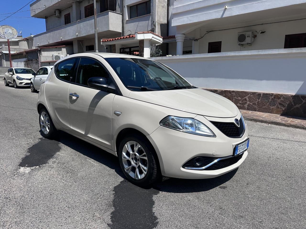 Lancia Ypsilon 1.3 MJT 95 CV Euro 6 Gold –MY2016