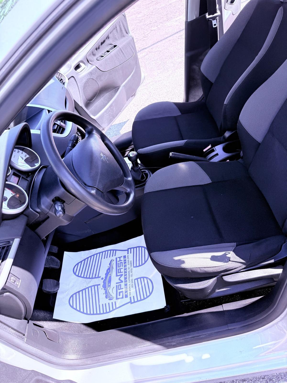 Peugeot 207 1.4 HDi 70CV 5p. Ok neopatentati